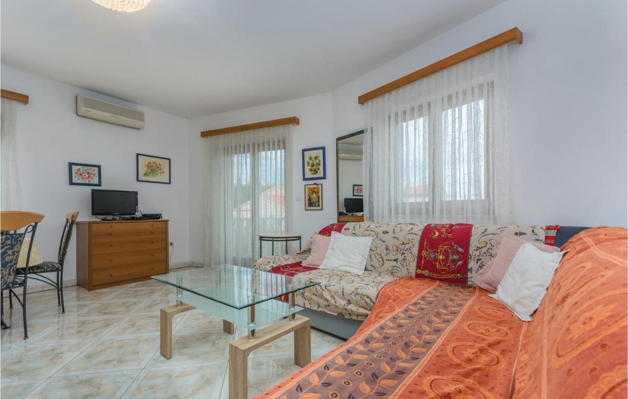 Amazing Apartment In Zambratija With 2 Bedrooms And Wifi Ngoại thất bức ảnh
